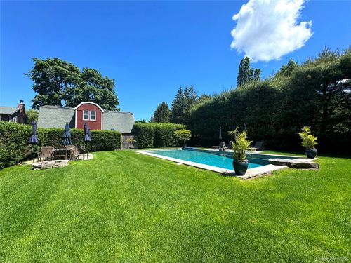 198 S Country Rd, Remsenburg, NY, 11960-2032 | Card Image