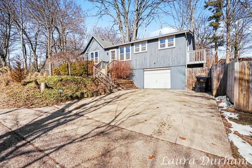 895 Holland St, Saugatuck, MI, 49453-9607 | Card Image
