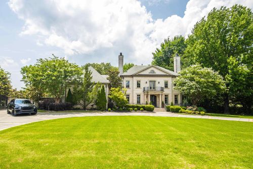 9039 Hollybrook Ln N, Germantown, TN, 38138-8550 | Card Image