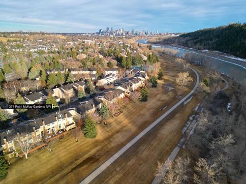 374 Point Mckay Gdns Nw, Calgary, AB, T3B4V8 | Card Image