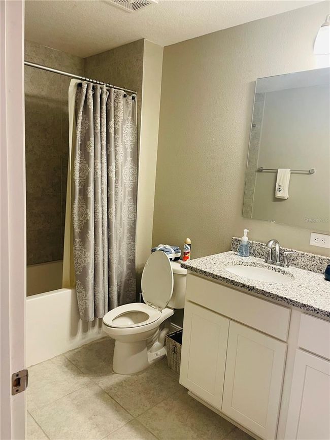 Guest bathroom upstairs | Image 12