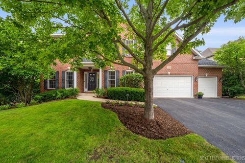 558 Cole Dr, South Elgin, IL, 60177-2252 | Card Image