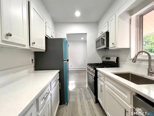 32-208 Flax Hill Rd, Norwalk, CT, 06854-2842 | Card Image