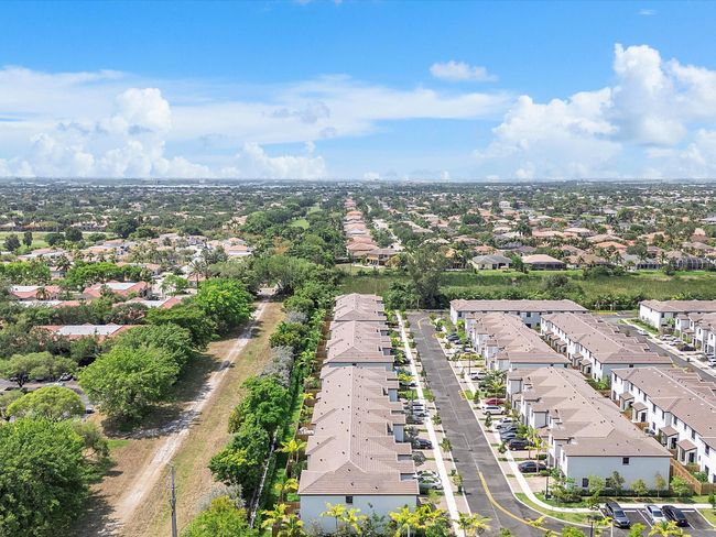 203 Sw 159th Ter, Townhouse with 4 bedrooms, 2 bathrooms and null parking in Pembroke Pines FL | Image 48