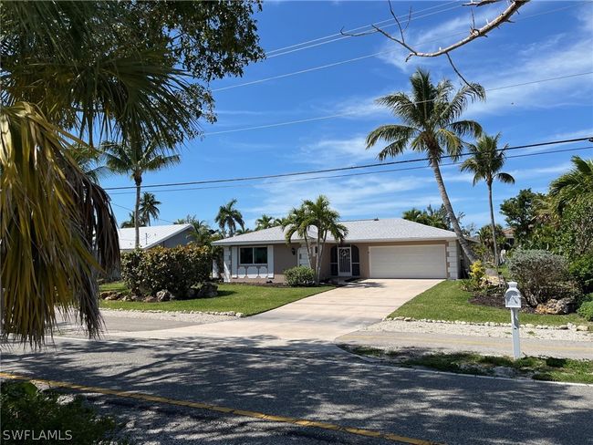 1001 Lindgren Boulevard, House other with 3 bedrooms, 2 bathrooms and null parking in Sanibel FL | Image 2