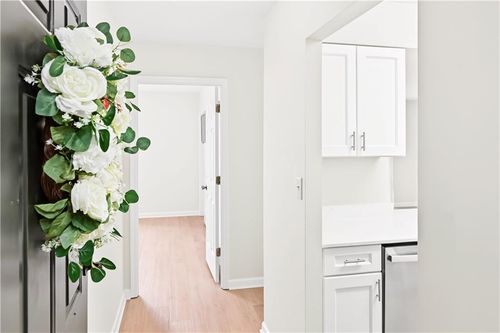 b1007-300 Johnson Ferry Rd Ne, Sandy Springs, GA, 30328-4163 | Card Image