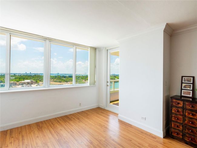 1105 - 5005 Collins Ave, Condo with 1 bedrooms, 1 bathrooms and null parking in Miami Beach FL | Image 3