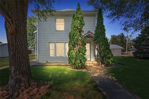 604 7th St, Belle Plaine, IA, 52208-2022 | Card Image