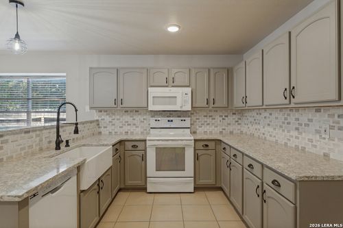 11310 Mentmore, Helotes, TX, 78023-4304 | Card Image