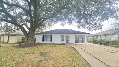 210 Brigadoon Ln, Friendswood, TX, 77546-3724 | Card Image