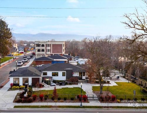 128 S Eagle Rd, Eagle, ID, 83616-5983 | Card Image