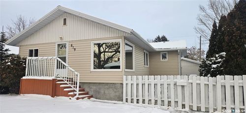 619 4th Ave Nw, Swift Current, SK, S9H0V7 | Card Image