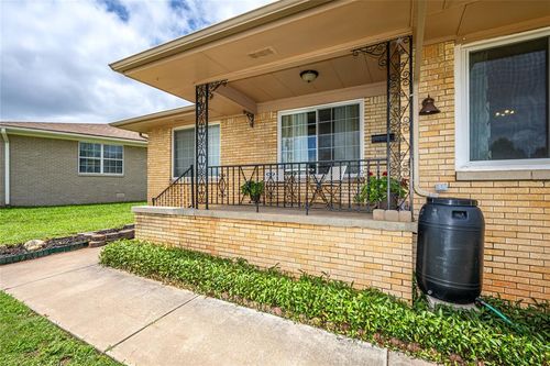 3201 Winter Dr, Oklahoma City, OK, 73112-7450 | Card Image