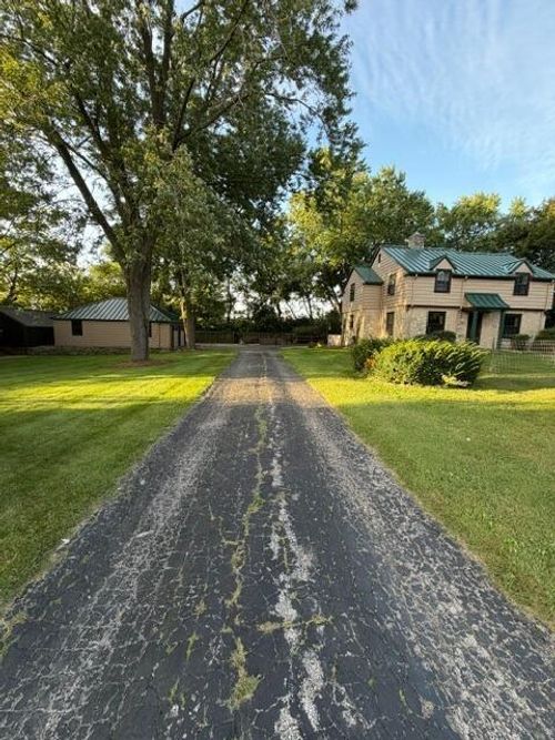 1177 Lakefield Road, Grafton, WI, 53024 | Card Image