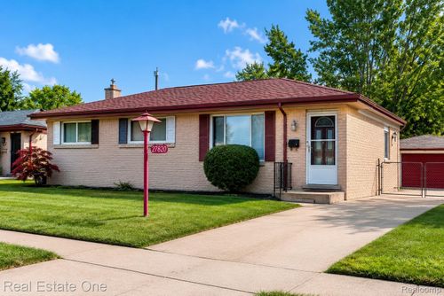 27820 Belanger St, Roseville, MI, 48066-5204 | Card Image