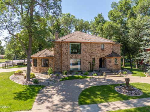 1805 Bonn Blvd, Bismarck, ND, 58504-7018 | Card Image