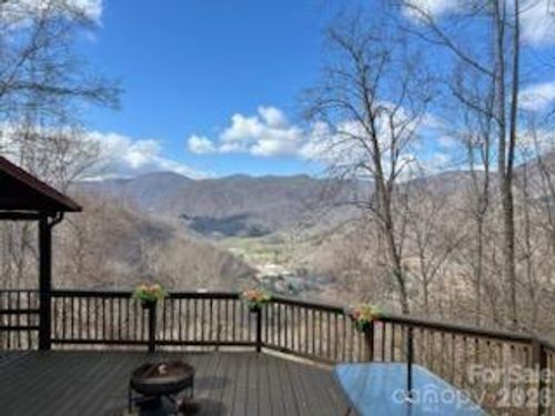 100 Chipmunk Ln, Maggie Valley, NC, 28751-9318 | Card Image