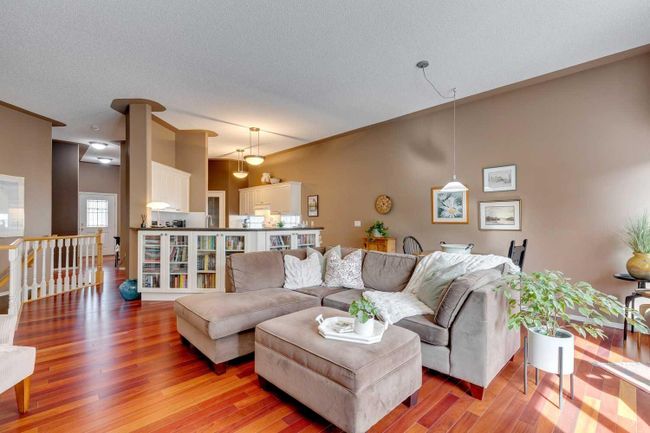 22 Mt Alberta Manor Se, Home with 4 bedrooms, 3 bathrooms and 4 parking in Calgary AB | Image 5