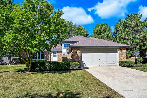 6803 Penner Pl, Downers Grove, IL, 60516-3197 | Card Image