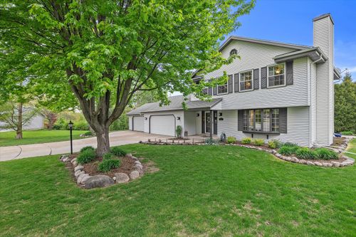 8450 S Heritage Ct, Oak Creek, WI, 53154 | Card Image