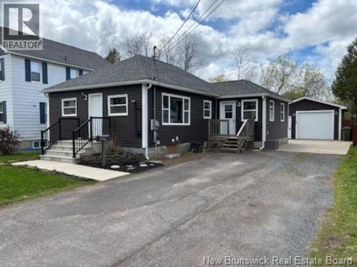 26 Victory Ave, Fredericton, NB, E3A3V5 | Card Image