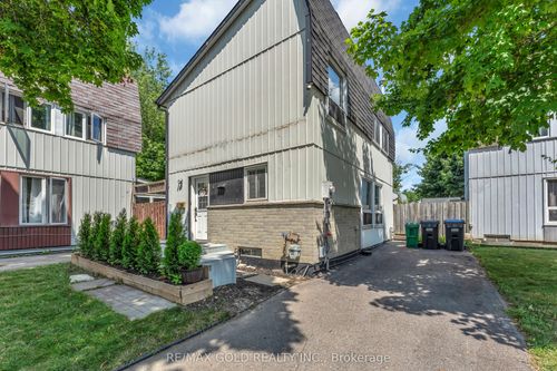 4 Glencastle Sq, Brampton, ON, L6S2H8 | Card Image
