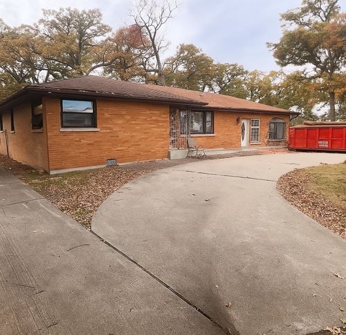 10840 S Harlem Ave, Worth, IL, 60482-1126 | Card Image