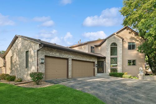 13306 Huntington Cir, Apple Valley, MN, 55124-9440 | Card Image