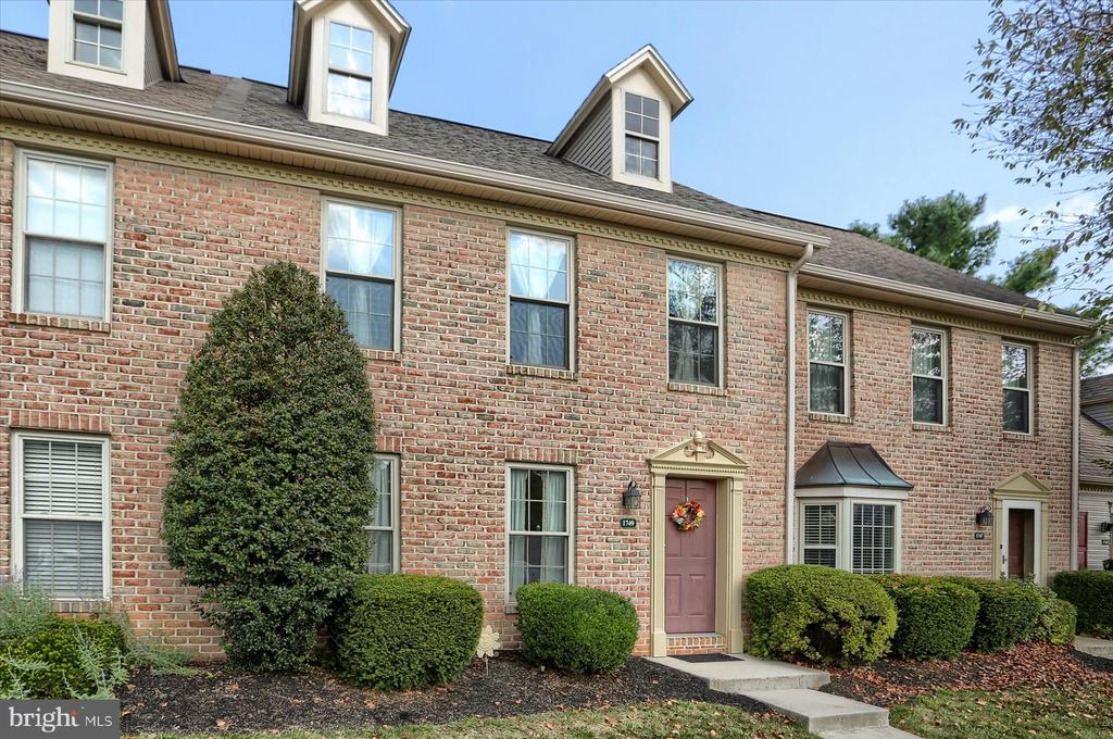 Weatherburn Dr, New Cumberland, PA 17070