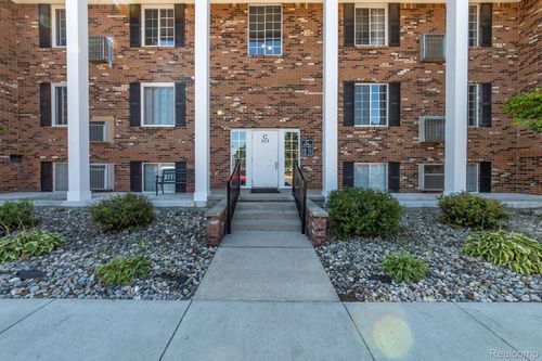 505 W Highland Rd, Howell, MI, 48843-4158 | Card Image