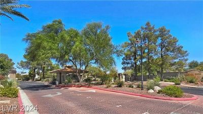 203 - 7241 Indian Creek Lane, Condo with 2 bedrooms, 2 bathrooms and null parking in Las Vegas NV | Image 3