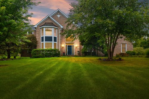 8207 Red Bark Ln, Cary, IL, 60013-6115 | Card Image