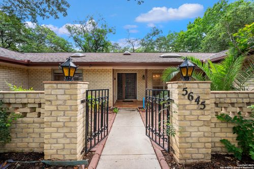 5645 Parkcrest Dr, Windcrest, TX, 78239-2625 | Card Image