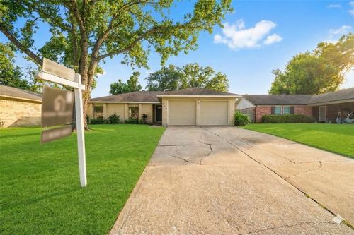 327 Windward Dr, League City, TX, 77573-9219 | Card Image