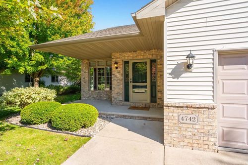 4742 N Providence Avenue, APPLETON, WI, 54913 | Card Image