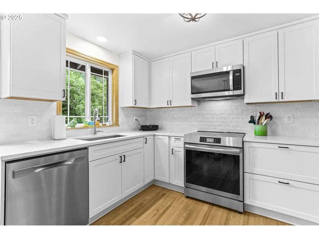 767 Sw 8 Th St, House other with 4 bedrooms, 4 bathrooms and 2 parking in Gresham OR | Image 11