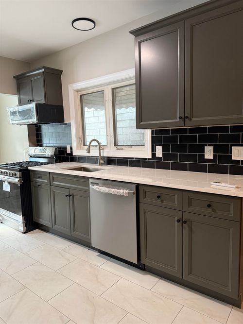 183 1/2 Lexington Ave, Jersey City, NJ, 07304-1203 | Card Image