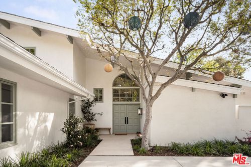 13641 Bayliss Rd, LOS ANGELES, CA, 90049-1814 | Card Image