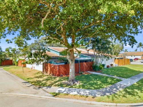 1-c-1020 Manor Dr, Palm Springs, FL, 33461-2941 | Card Image