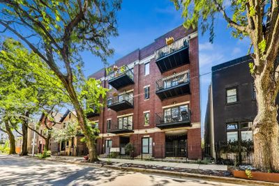 2 - 524 N Hermitage Avenue, Condo with 2 bedrooms, 2 bathrooms and 2 parking in Chicago IL | Image 1