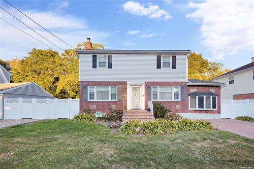 49 Lawrence Street, Farmingdale, NY, 11735 | Card Image