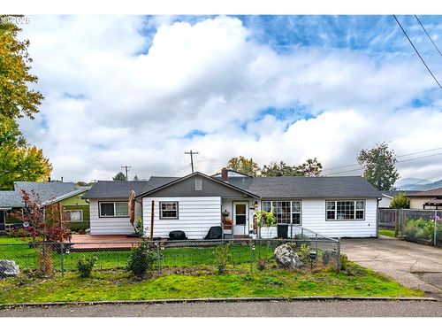663 Ne Knoll Ave, Roseburg, OR, 97470-6248 | Card Image