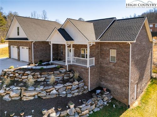 715 Se Chatsworth Circle, Lenoir, NC, 28645 | Card Image