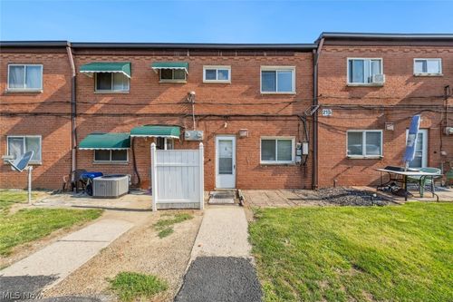 5-215 Dalepark Dr, Bedford, OH, 44146-4266 | Card Image