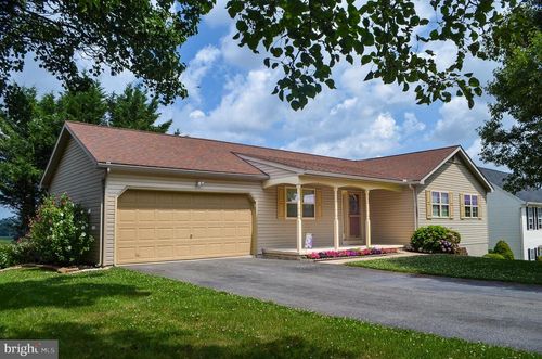 85 Chatham Ln, Red Lion, PA, 17356-8278 | Card Image