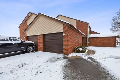 apt-201-6700 Ridgefield Cir, West Bloomfield, MI, 48322-3050 | Card Image