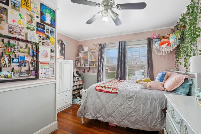 Bedroom featuring hardwood / wood-style flooring, a ceiling fan, and crown molding | Image 17