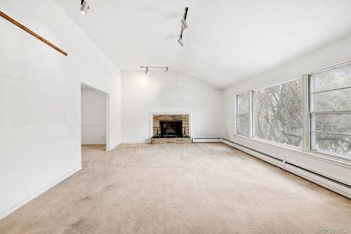225 Port Washington Blvd, Port Washington, NY, 11050-4527 | Card Image