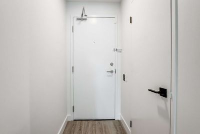 909 - 150 Roehampton Ave, Condo with 1 bedrooms, 1 bathrooms and null parking in Toronto ON | Image 1