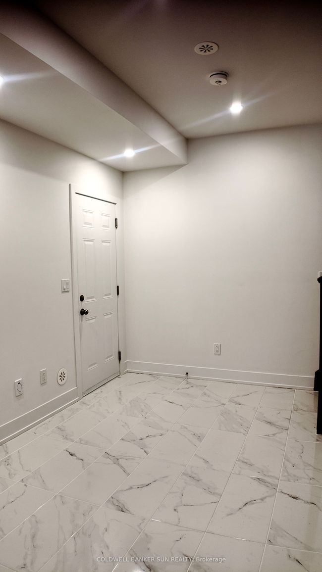 25 Waterside Way, Condo with 3 bedrooms, 3 bathrooms and 1 parking in Whitby ON | Image 4